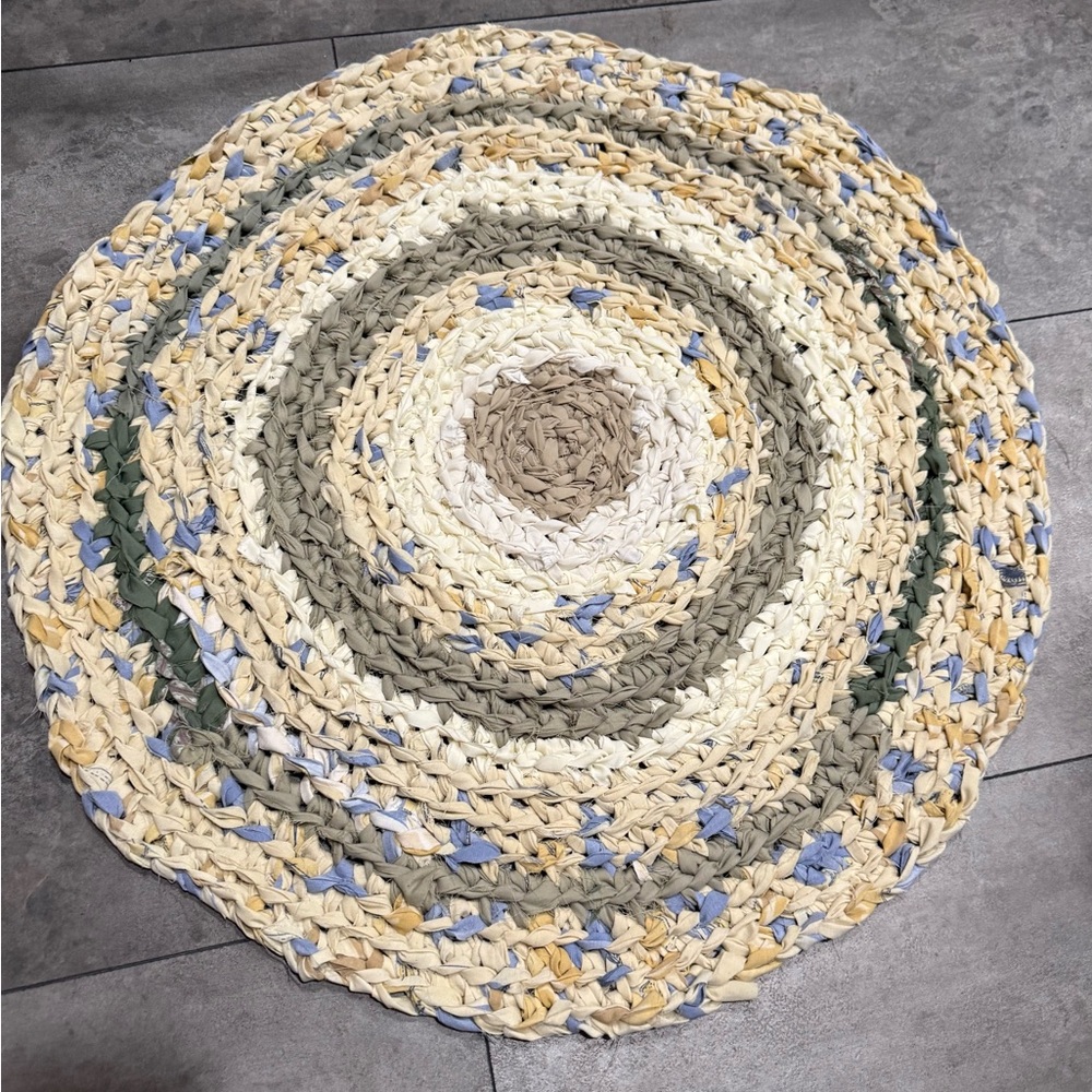 Handmade crocheted rug bathroom kitchen mat round 26”